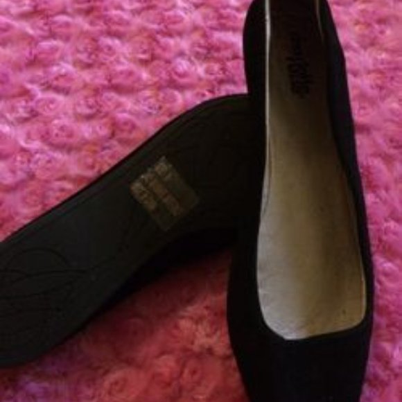Black Pointed Toe Flats Suede - Picture 2 of 2
